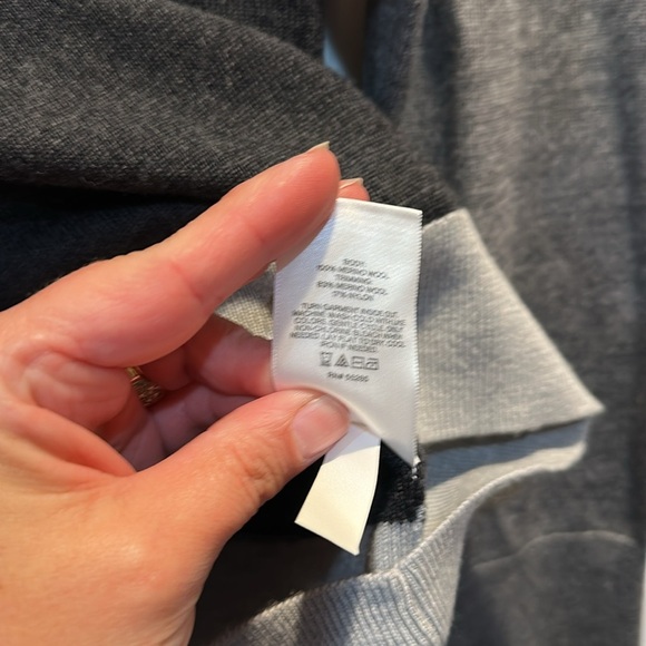 NWT! Express Men’s Merino Wool Gray Colorblock Crew Sweater L - Picture 8 of 8